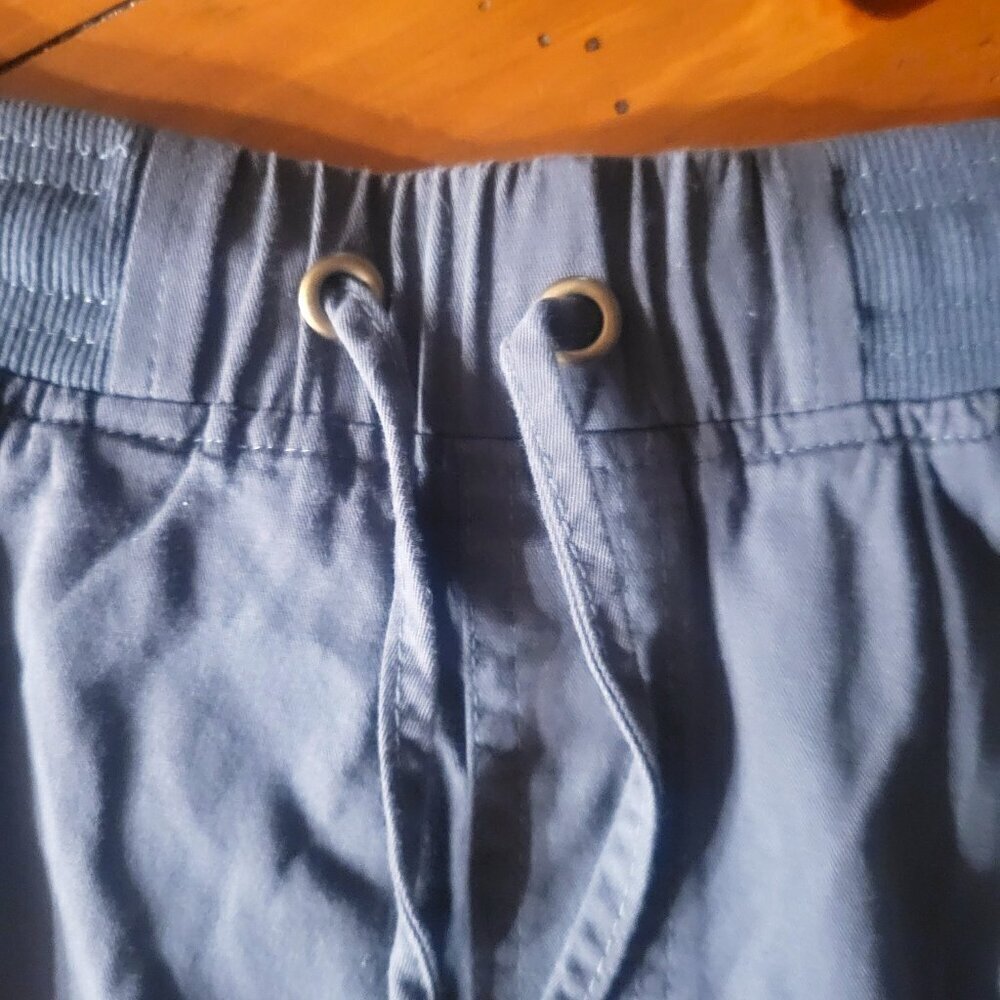 Women's Dark Gray 4-packet Cargo Comfort Waist Shorts - Size L - Picture 4 of 10
